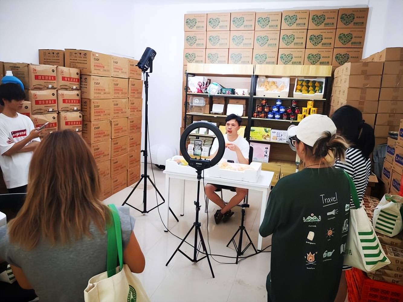 连倒下直播带货不香了？现在还能赚钱吗冰球突破游戏年销几十亿的电商巨头接(图14)