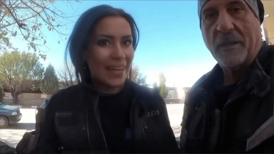 竟然夸赞印度是“伟大国家”她到底怎么了？冰球突破美女网红印度